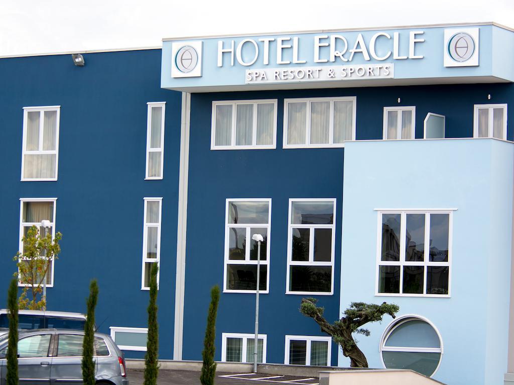וולה Eracle Hotel מראה חיצוני תמונה